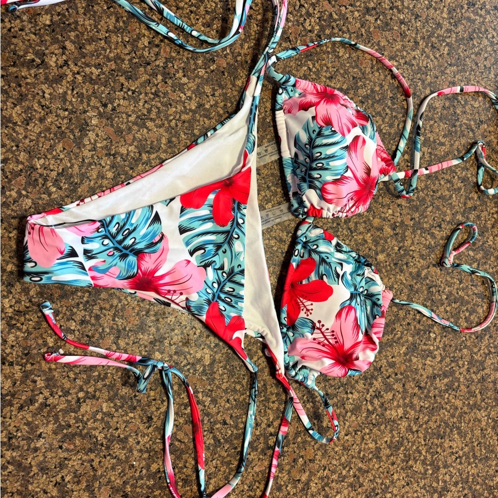 🌺 Hibiscus flower Floral Swimsuit - White Pink, Red and Blue Bikini set